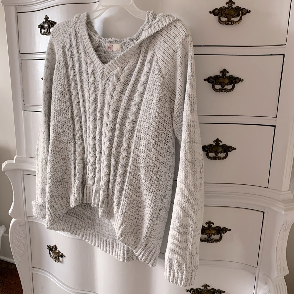 Sweater/hoodie